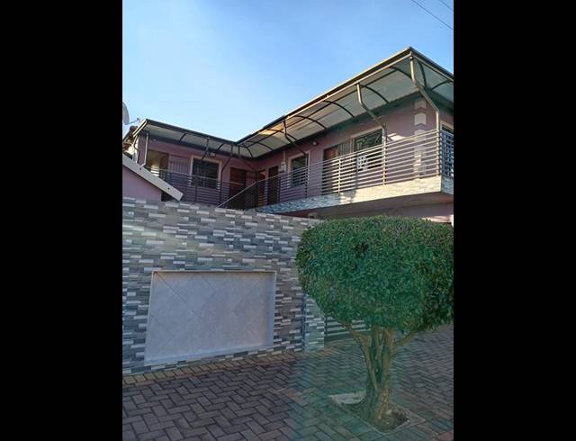 10 BEDROOM HOUSE FOR SALE IN PROTEA GLEN